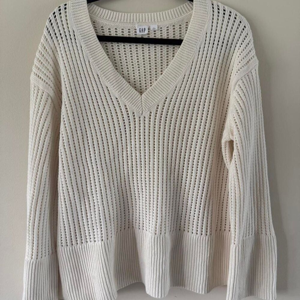 Gap Women's Cream and White Jumper